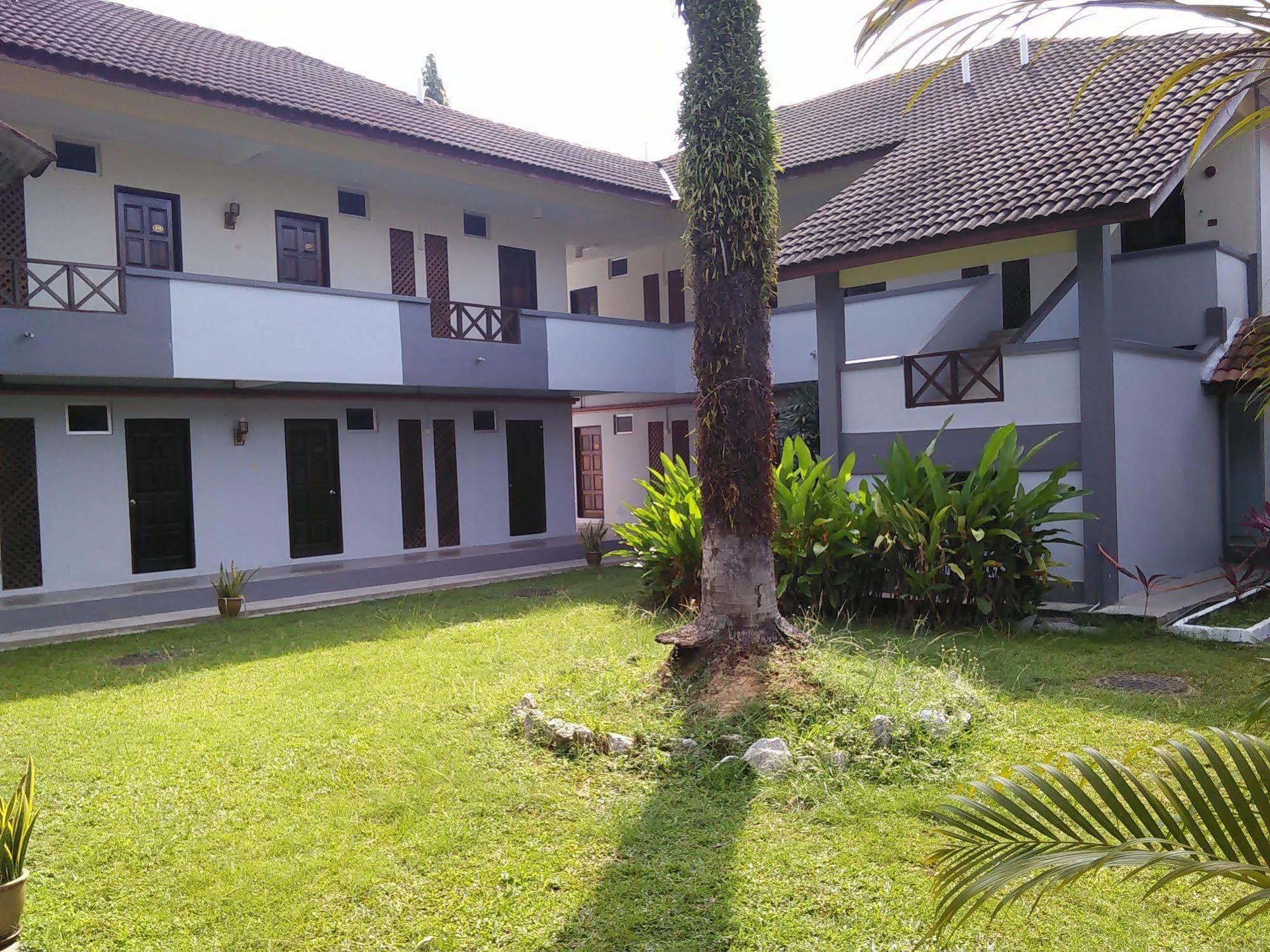 Oyo 44020 Kejora Garden Resort Kampong Pasir Bogak Ngoại thất bức ảnh